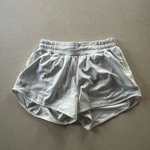 Lululemon Hotty Hot low rise shorts 4” size 4